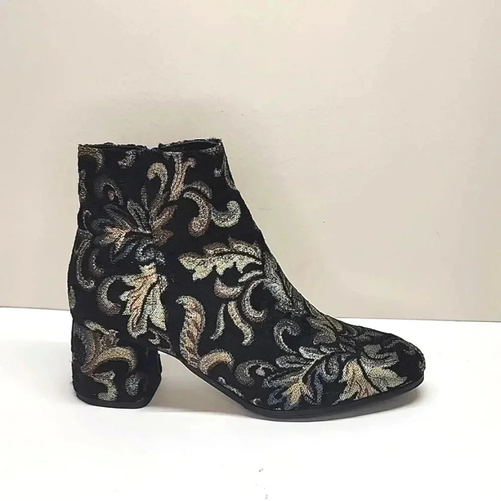 Linea Azzurra women booties size 37 multi color